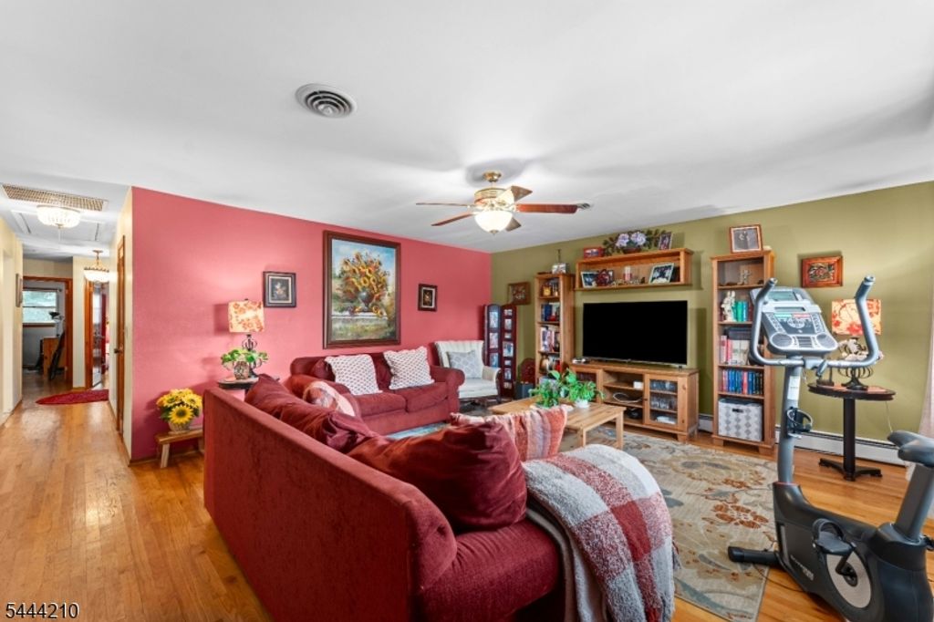 606 Knopf St, Linden City, NJ 07036 — photo 4