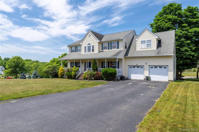 8 Cedardale Loop, Wappingers Falls, NY 12590