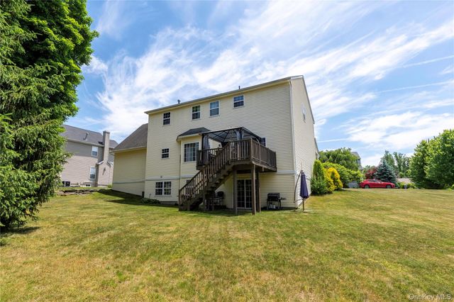 8 Cedardale Loop, Wappingers Falls, NY 12590
