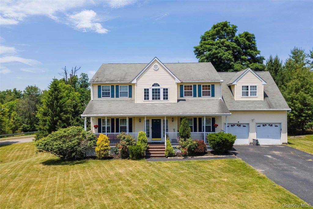 8 Cedardale Loop, Wappingers Falls, NY 12590