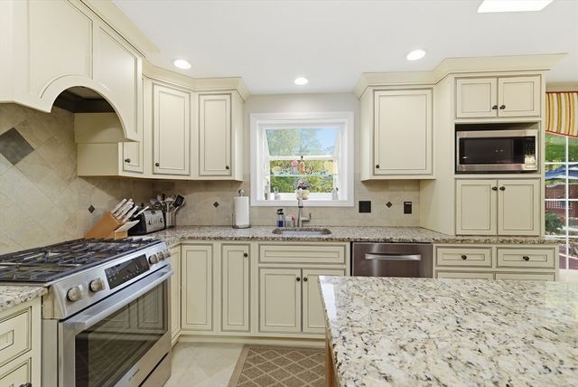 30 Princess Pine Circle, Taunton, MA 02780