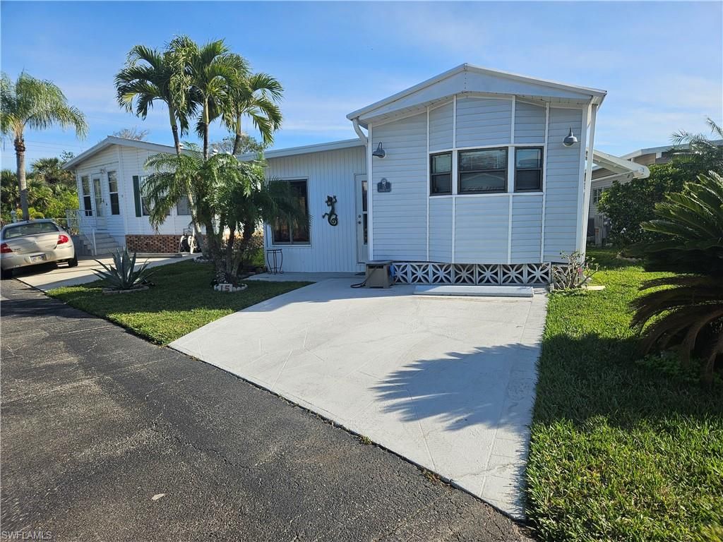 15 Zircon DR # 15Z, Naples, FL 34114