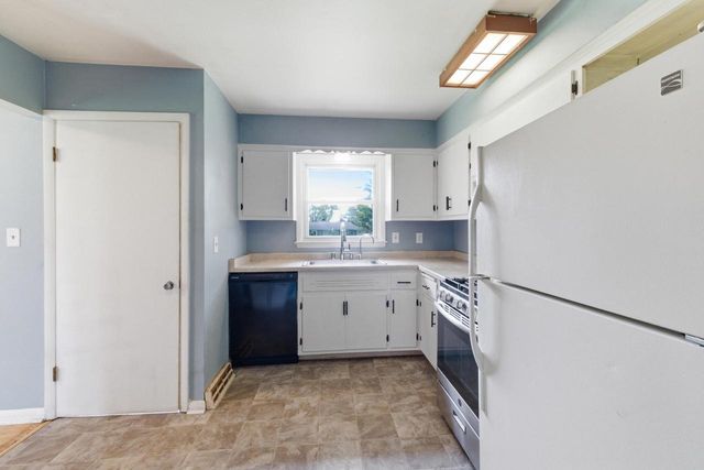 10101 Beechwood AVENUE, Milwaukee, WI 53224
