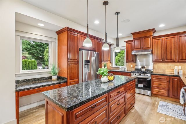 15831 SE 43rd Place, Bellevue, WA 98006