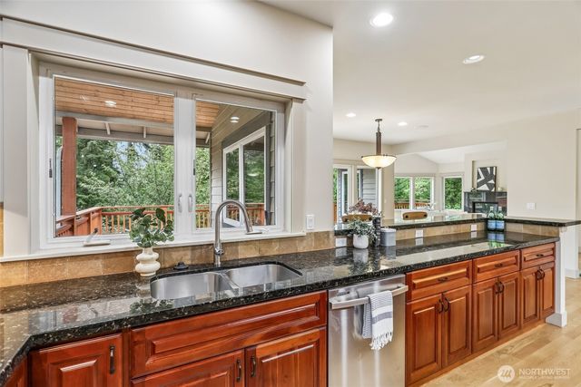 15831 SE 43rd Place, Bellevue, WA 98006