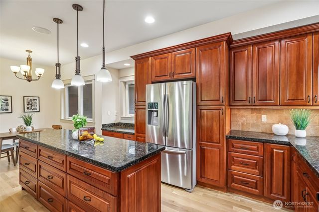 15831 SE 43rd Place, Bellevue, WA 98006