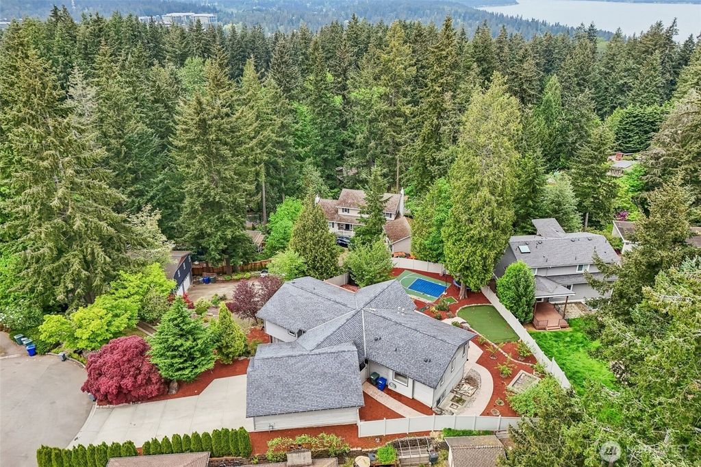 15831 SE 43rd Place, Bellevue, WA 98006
