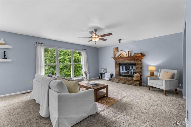 360 Huntleigh Manor Drive, St Charles, MO 63303