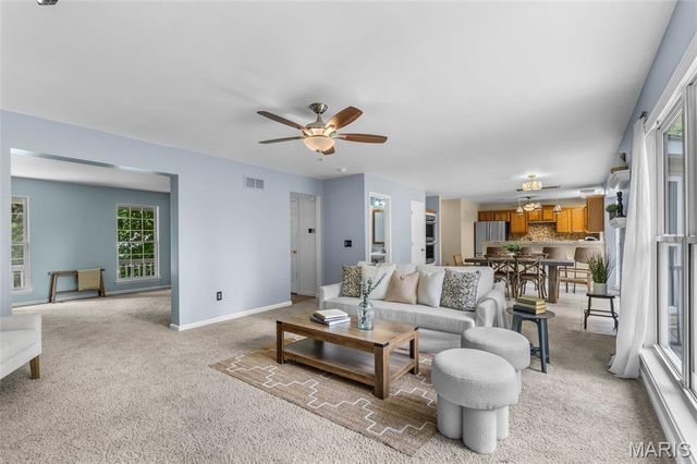 360 Huntleigh Manor Drive, St Charles, MO 63303