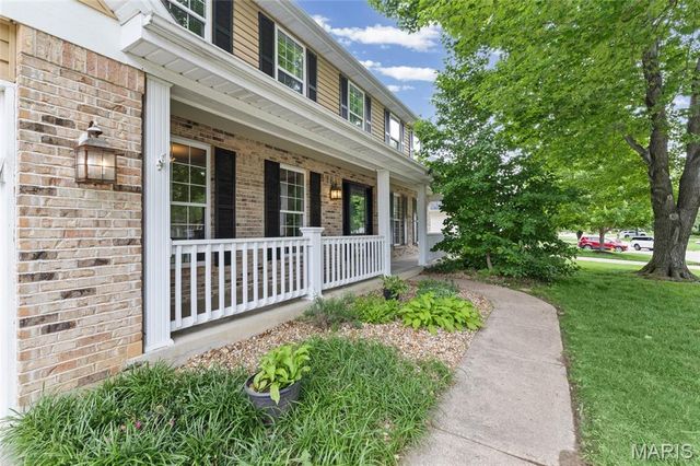 360 Huntleigh Manor Drive, St Charles, MO 63303