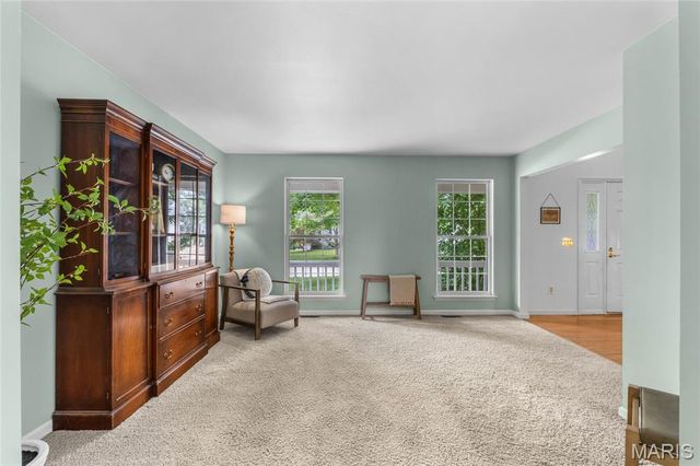 360 Huntleigh Manor Drive, St Charles, MO 63303