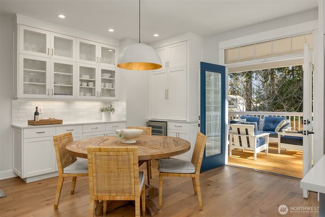 879 Taurnic Place NW, Bainbridge Island, WA 98110