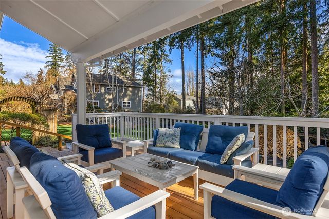 879 Taurnic Place NW, Bainbridge Island, WA 98110