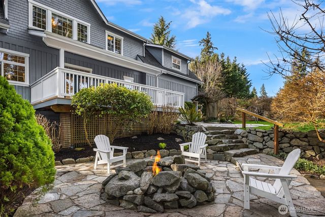 879 Taurnic Place NW, Bainbridge Island, WA 98110