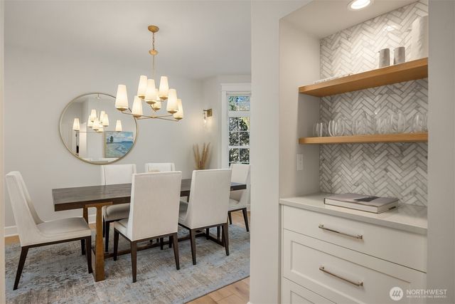 879 Taurnic Place NW, Bainbridge Island, WA 98110