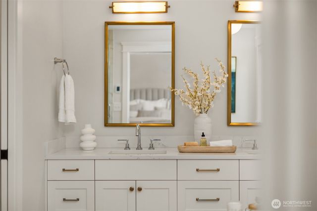 879 Taurnic Place NW, Bainbridge Island, WA 98110