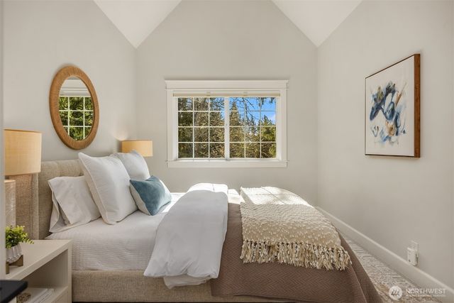 879 Taurnic Place NW, Bainbridge Island, WA 98110