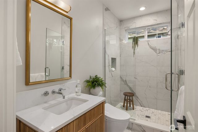 879 Taurnic Place NW, Bainbridge Island, WA 98110