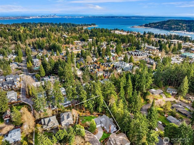 879 Taurnic Place NW, Bainbridge Island, WA 98110