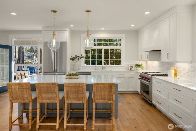 879 Taurnic Place NW, Bainbridge Island, WA 98110