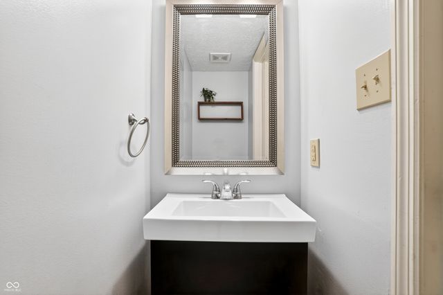 11133 Sunnybay Lane, Indianapolis, IN 46236