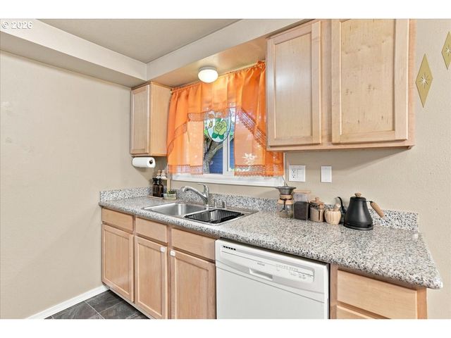 3300 KAUFFMAN Ave 18, Vancouver, WA 98660
