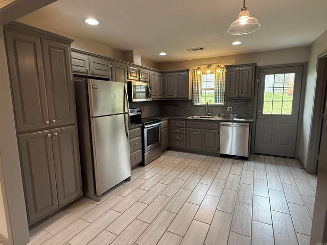 2001 Audley Bolton Drive, Searcy, AR 72143