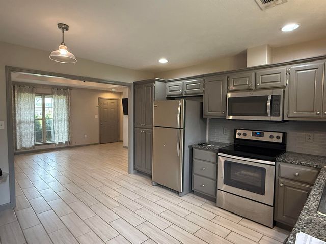 2001 Audley Bolton Drive, Searcy, AR 72143
