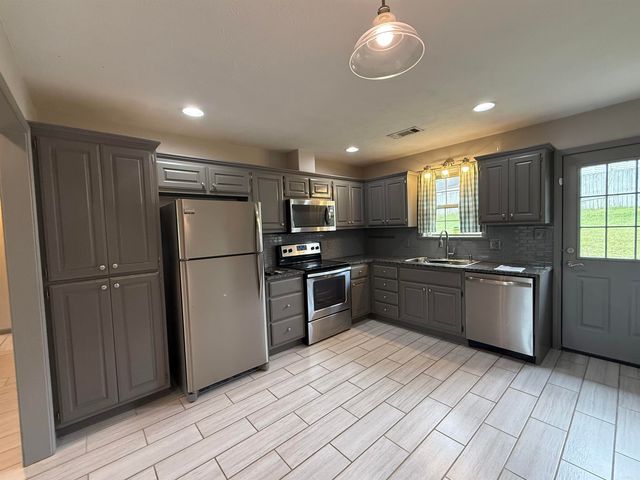 2001 Audley Bolton Drive, Searcy, AR 72143