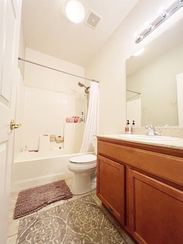 668 Spirou St, Stockton, CA 95204