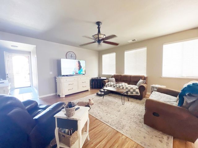 668 Spirou St, Stockton, CA 95204