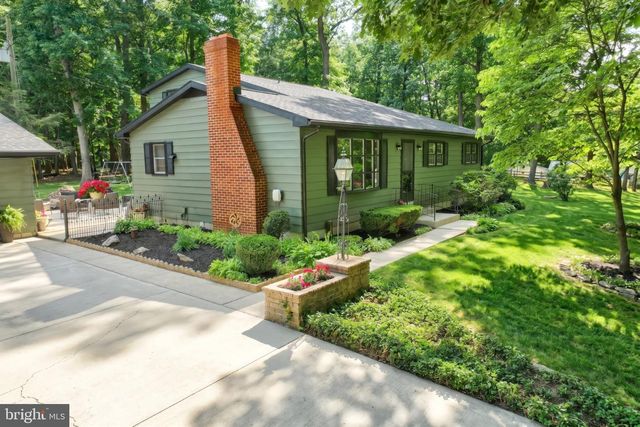 6106 E HILL TOP DR E, Spring Grove, PA 17362