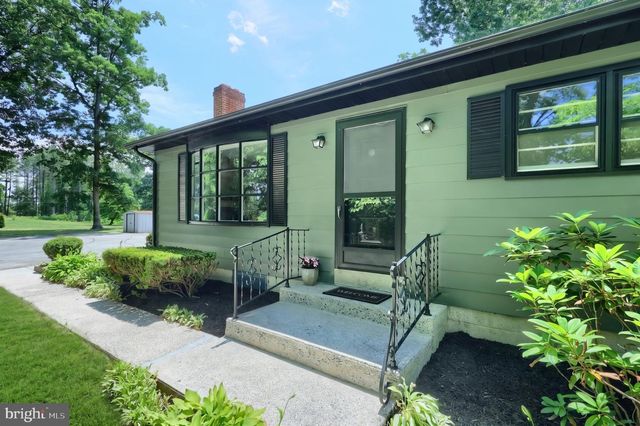 6106 E HILL TOP DR E, Spring Grove, PA 17362