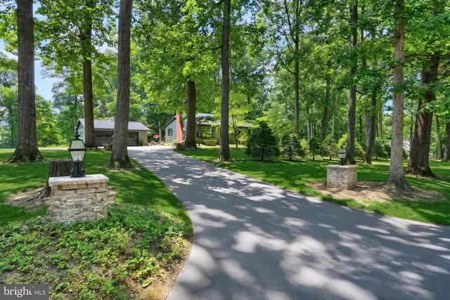 6106 E HILL TOP DR E, Spring Grove, PA 17362