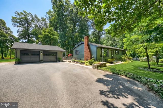 6106 E HILL TOP DR E, Spring Grove, PA 17362