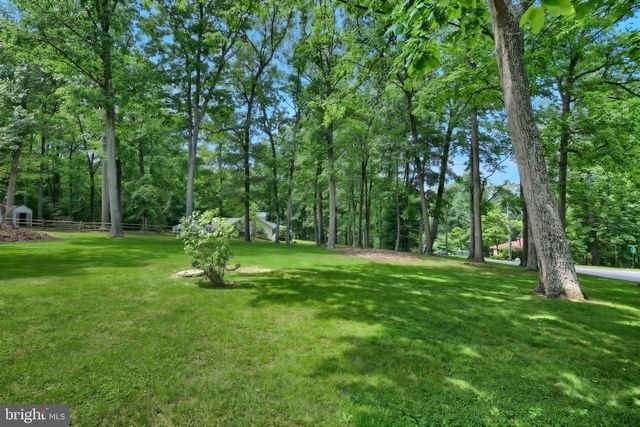 6106 E HILL TOP DR E, Spring Grove, PA 17362