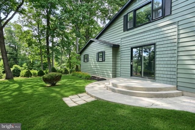 6106 E HILL TOP DR E, Spring Grove, PA 17362
