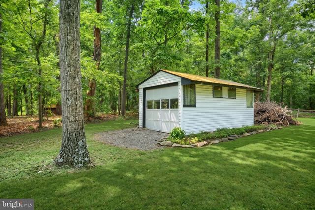6106 E HILL TOP DR E, Spring Grove, PA 17362