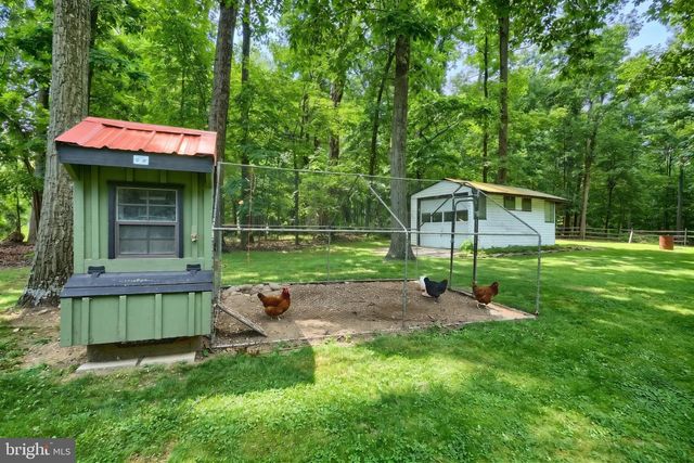 6106 E HILL TOP DR E, Spring Grove, PA 17362