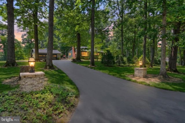 6106 E HILL TOP DR E, Spring Grove, PA 17362