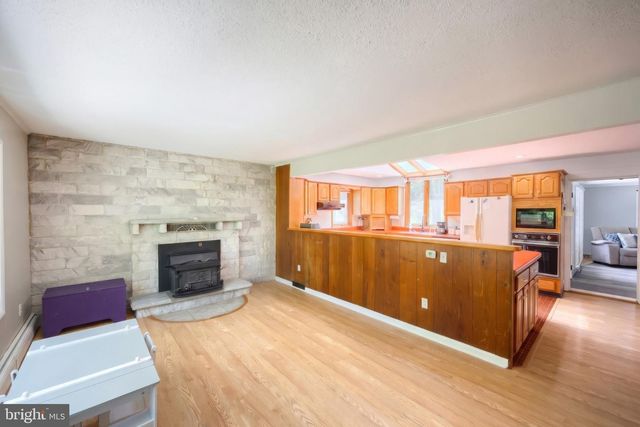 6106 E HILL TOP DR E, Spring Grove, PA 17362