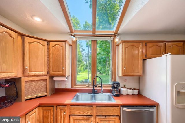 6106 E HILL TOP DR E, Spring Grove, PA 17362