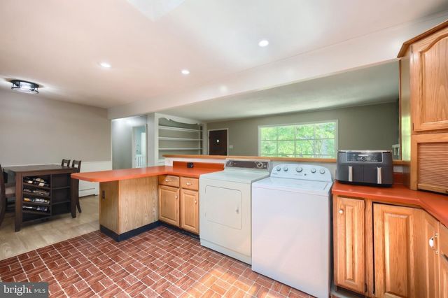 6106 E HILL TOP DR E, Spring Grove, PA 17362