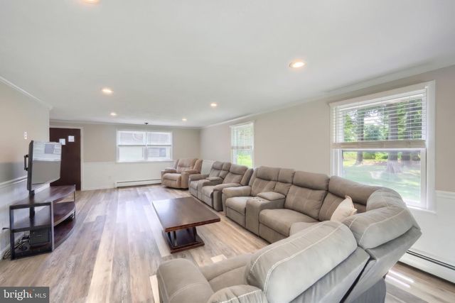 6106 E HILL TOP DR E, Spring Grove, PA 17362