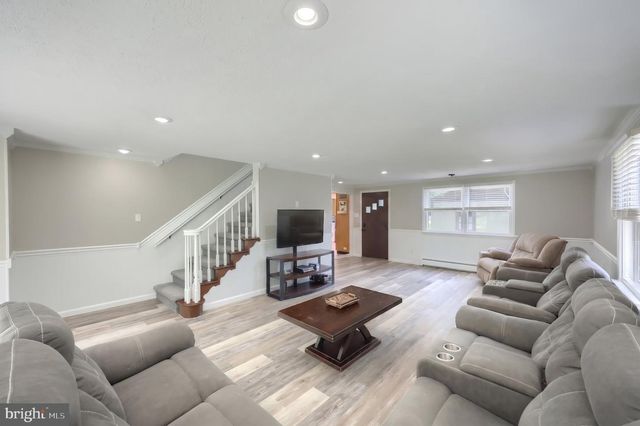 6106 E HILL TOP DR E, Spring Grove, PA 17362
