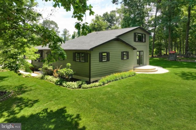 6106 E HILL TOP DR E, Spring Grove, PA 17362