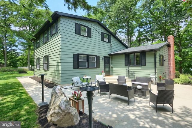 6106 E HILL TOP DR E, Spring Grove, PA 17362