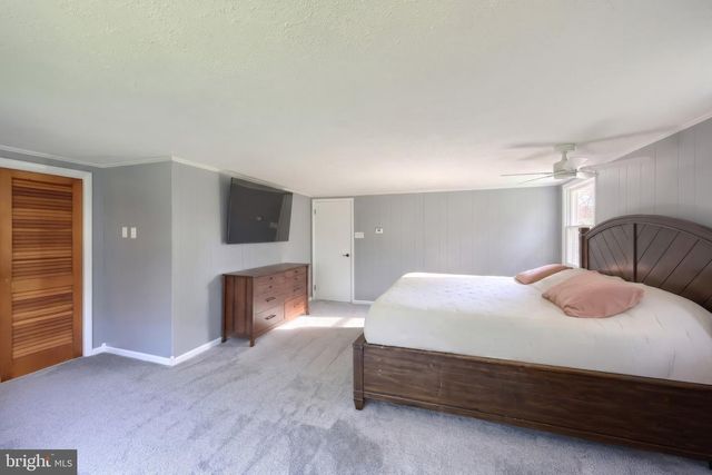 6106 E HILL TOP DR E, Spring Grove, PA 17362