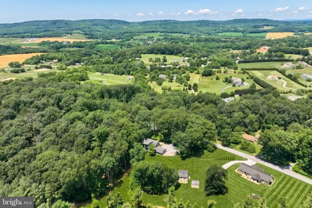 6106 E HILL TOP DR E, Spring Grove, PA 17362