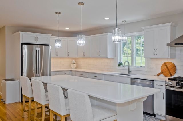 14 Wellfleet, Wilbraham, MA 01095